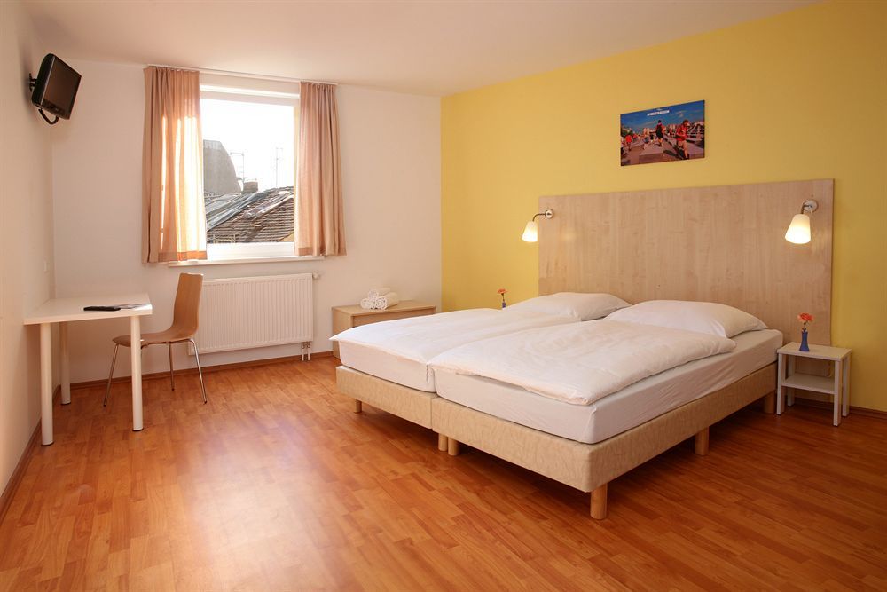 เอแอนด์โอ เบอร์ลิน ฟรีดริชเชน Hostel ภายนอก รูปภาพ